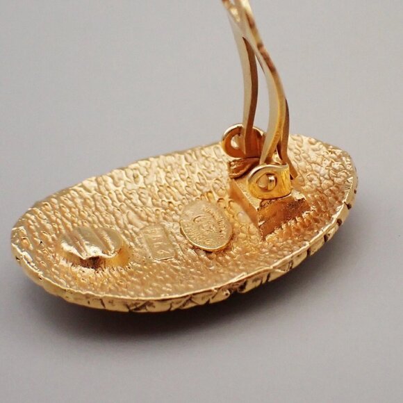 CHANEL CC Logo Oval Button Earrings 29 Clip-On Gold GHW France Vintage - Picture 6 of 13